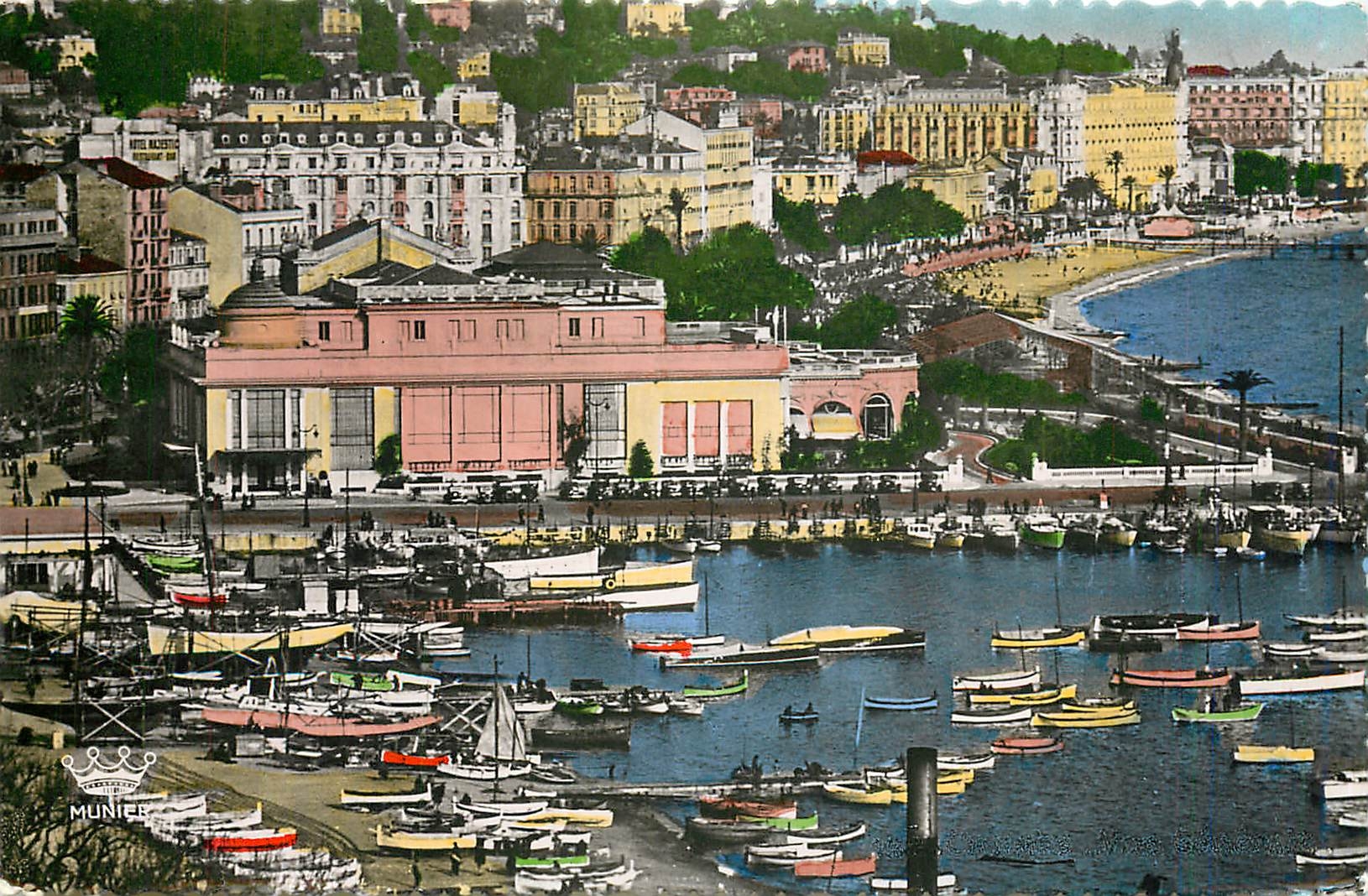 CPA La Cote d'Azur Cannes Vue generale Bateaux