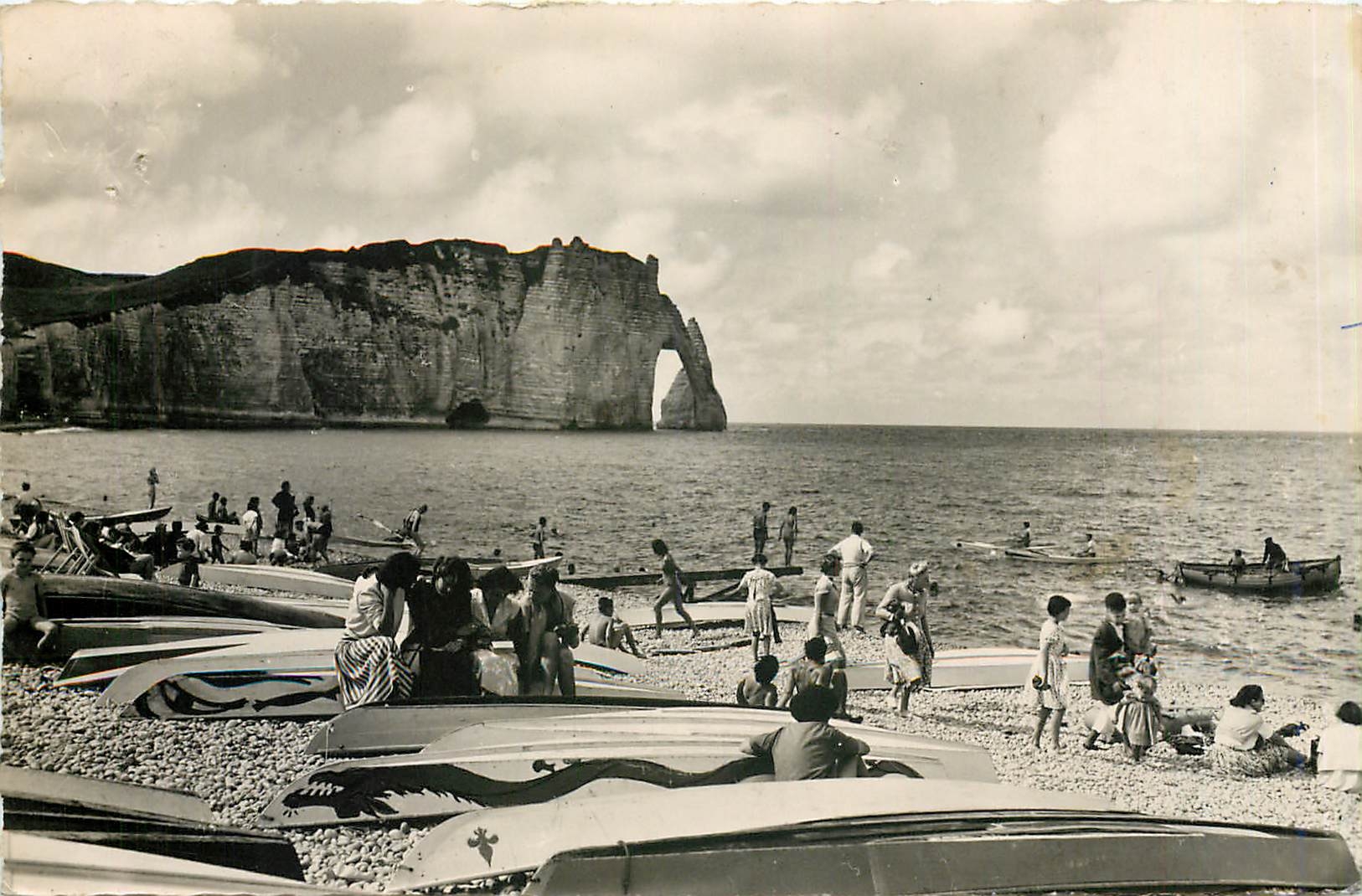 CPM Etretat S Inf Vue sur la Plage 