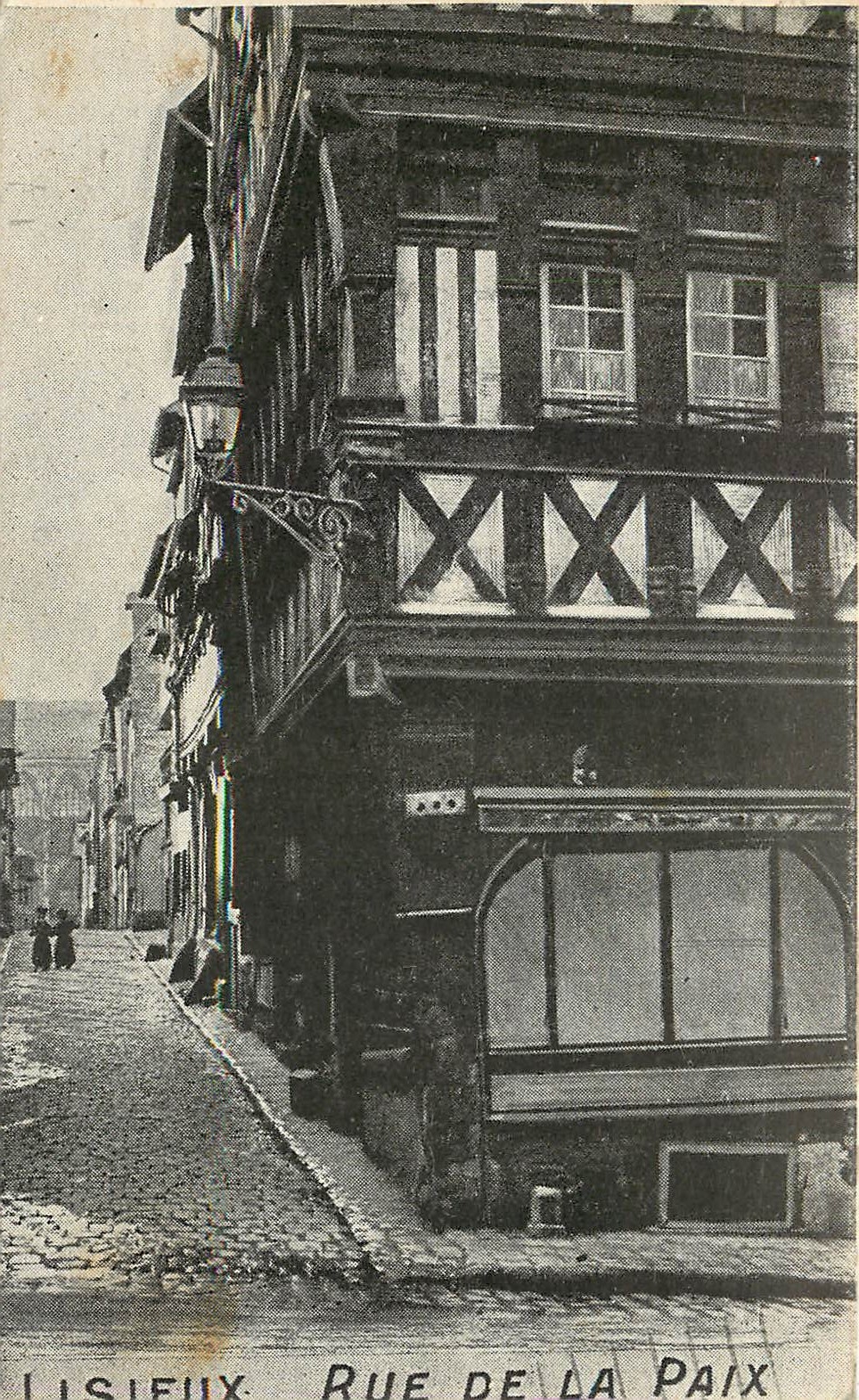 CPA Lisieux rue de la Paix 