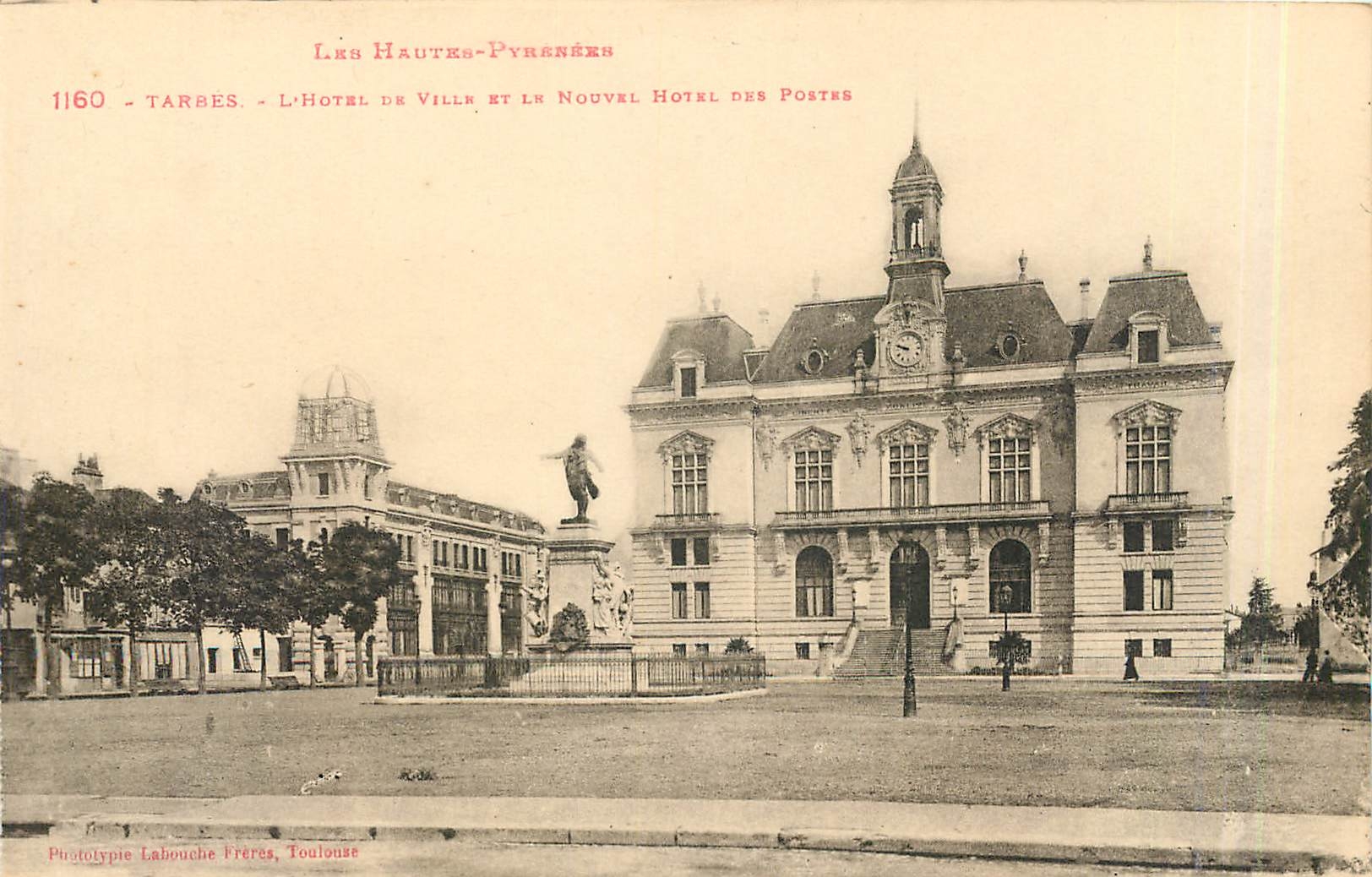 Tarbes - L'Hôtel de Ville et le Nouvel Hôtel des Postes — Phototypie Labouche Frères, Toulouse
