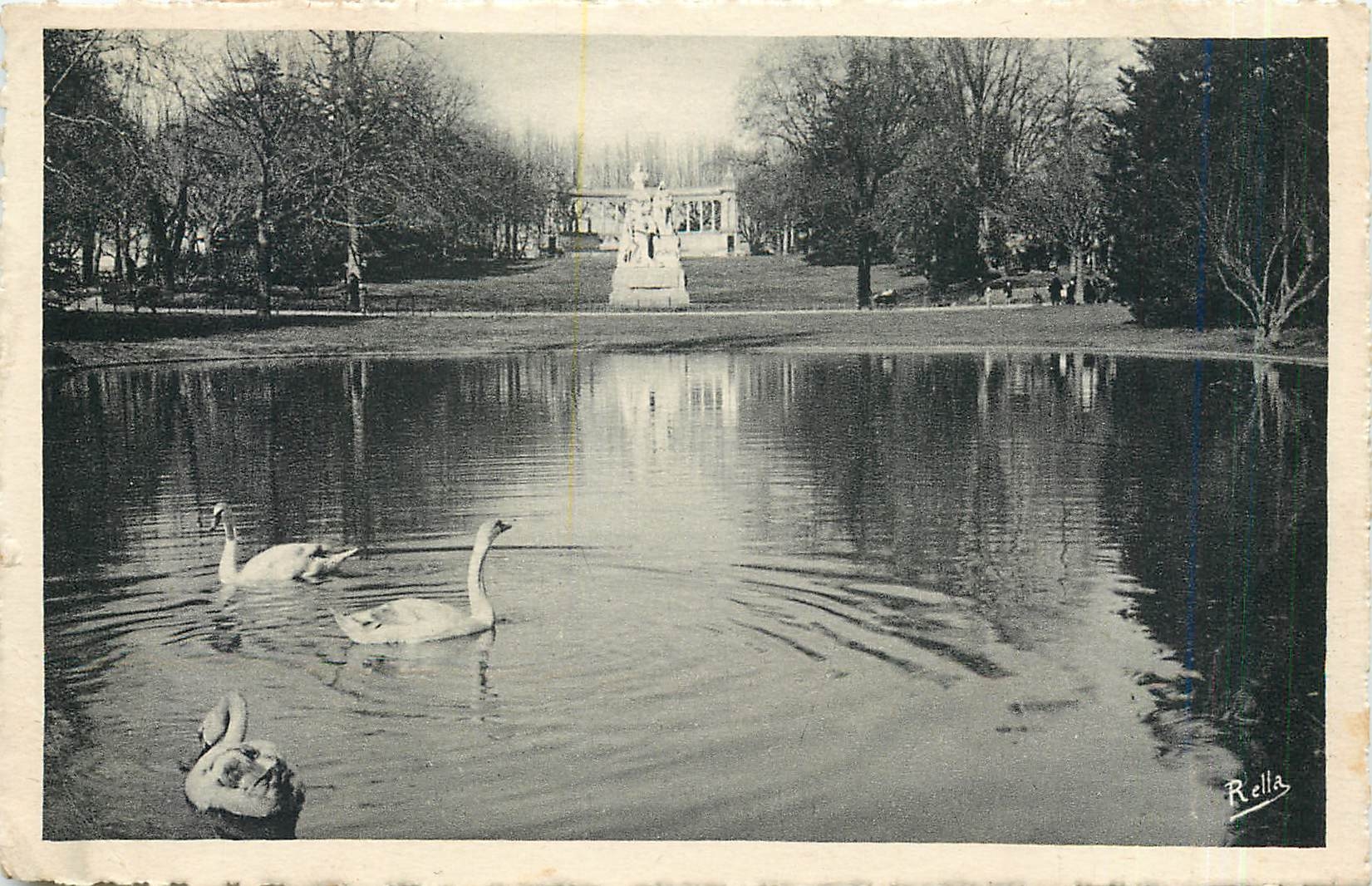 CPA Montpellier Jardin de l'Esplanade le Monument Auguste Comte et le Monument aux Morts 