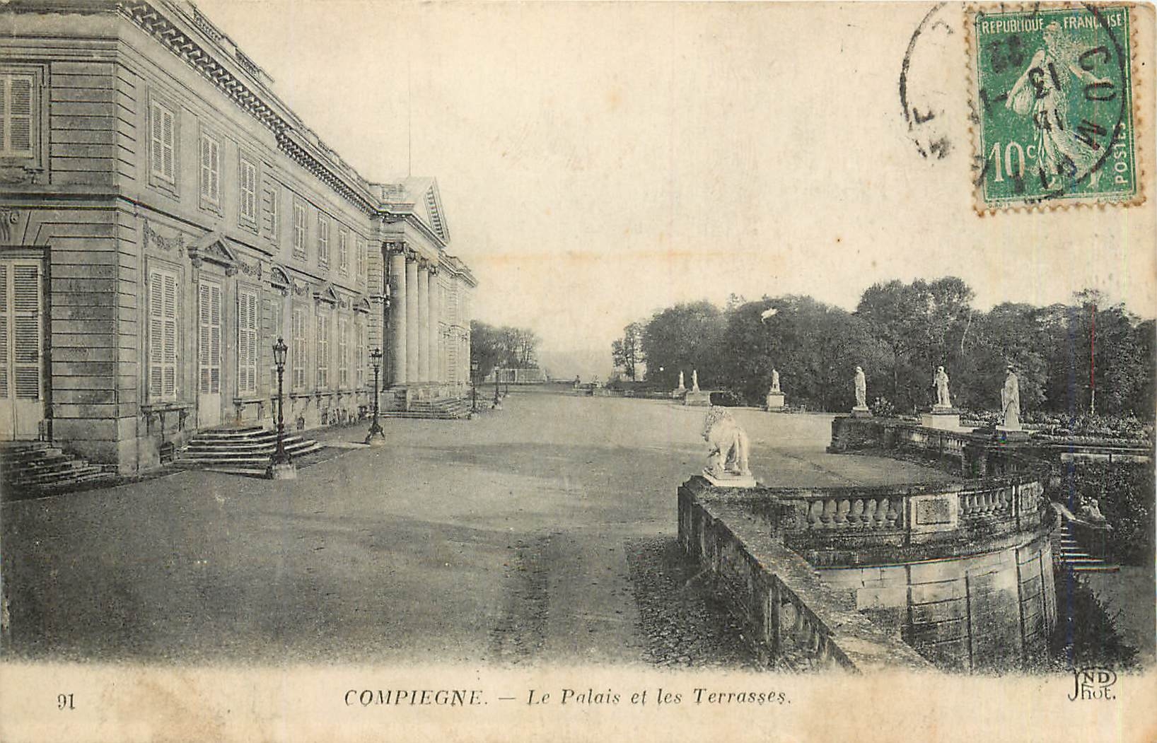 CPA Compiegne Le Palais et les Terrasses 