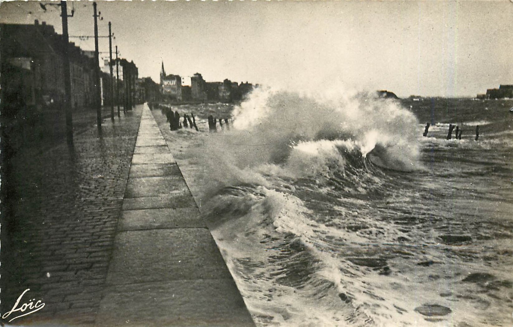 Côte d'Émeraude — La digue par tempête — Édition NESNY - Rennes