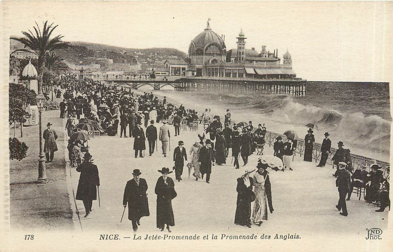CPA Nice La Jetee Promenade et la Promenade des Anglais 
