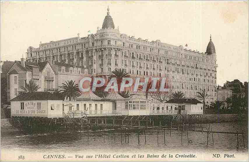 CPA Cannes Vue sur l'Hotel Carlton et les Bains de la Croisette 