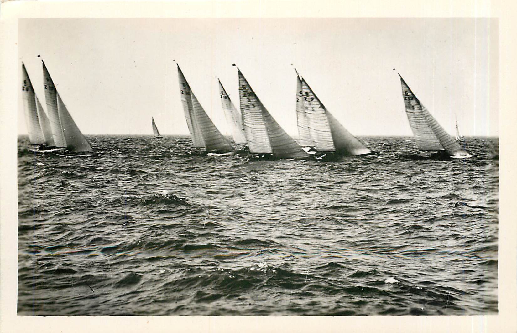 CPM Le Lac Leman Course de voilliers Bateaux