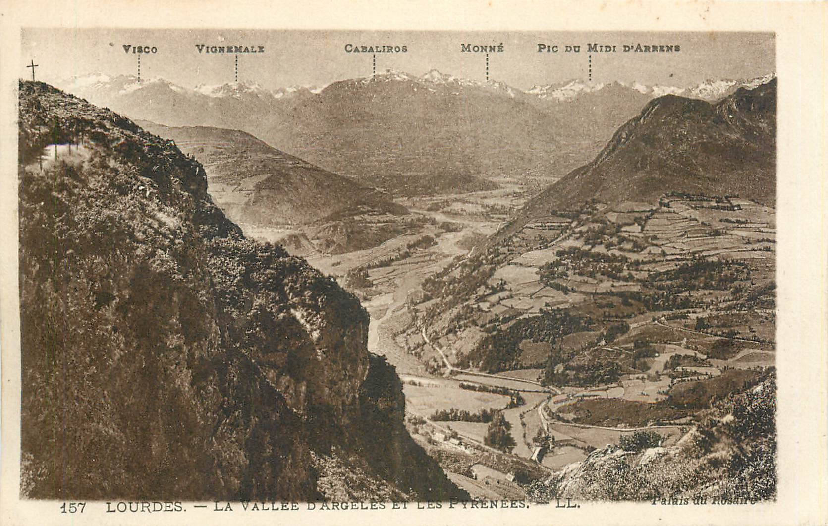 CPA Lourdes La Vallee d'Argeles et Les Pyrenees 