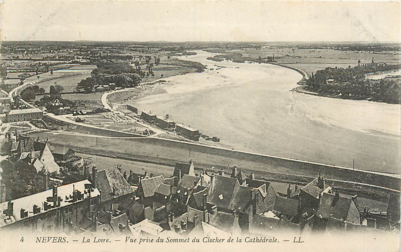 CPA Nevers La Loire Vue prise du Sommet du Clocher de la Cathedrale 