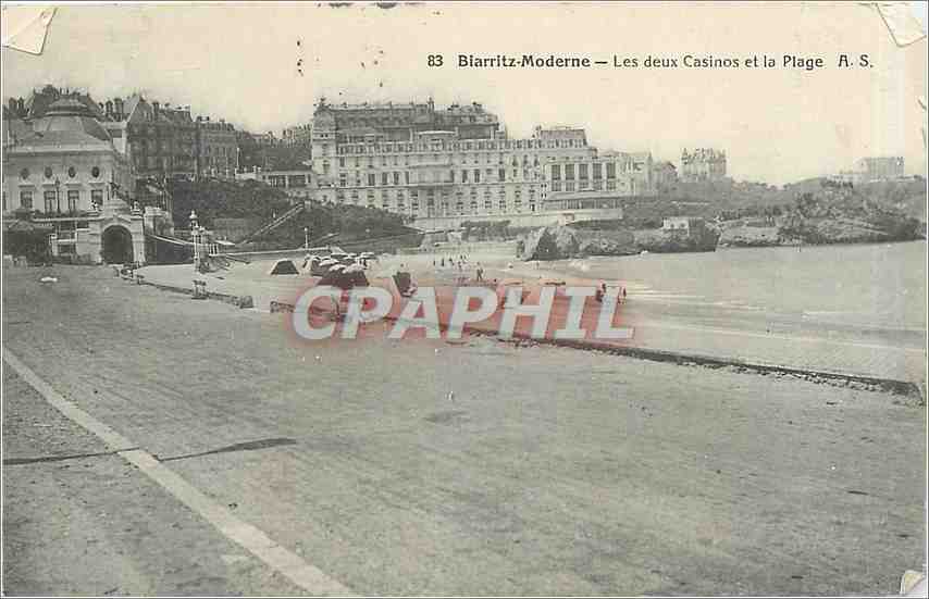 CPA Biarritz Moderne Les deux Casinos et la Plage 