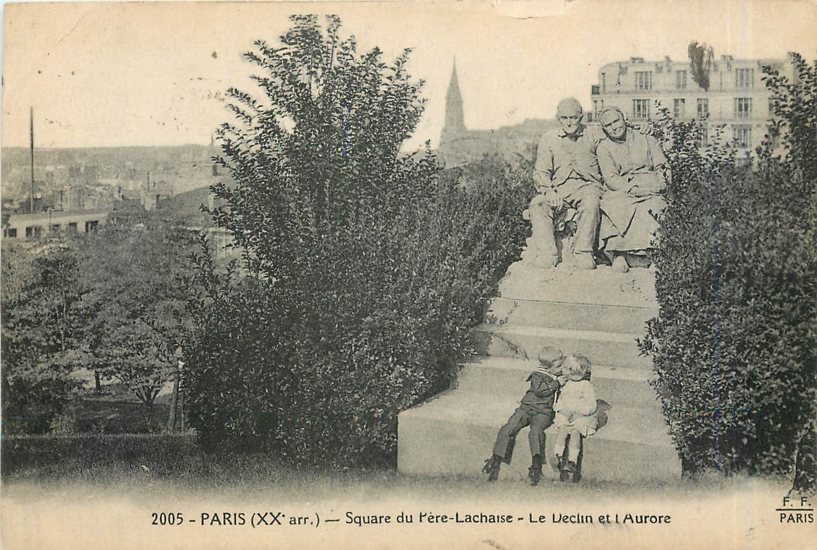 CPA Paris Square du Pere Lachaise Le Declin et l'Aurore 