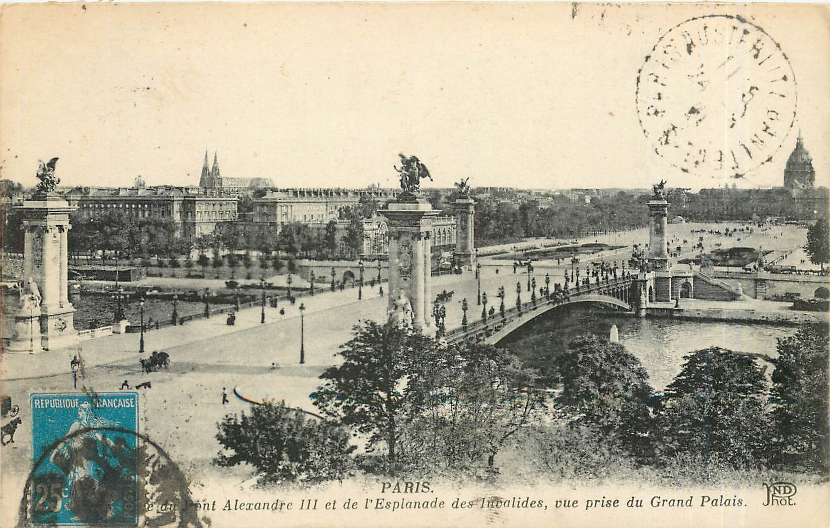 CPA Paris Pont Alexandre III et de l'Esplanade des Invalides vue prise du Grand Palais 