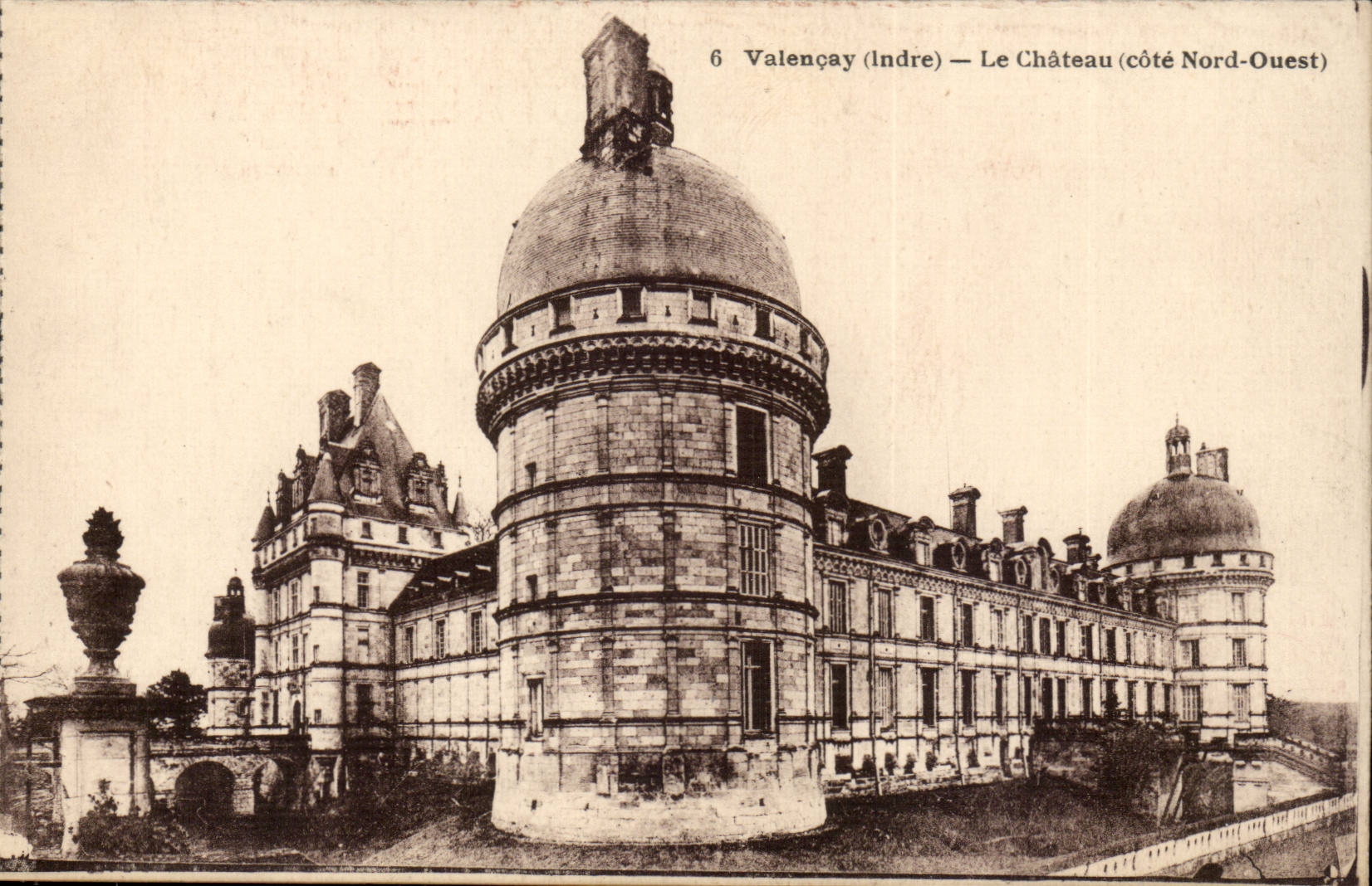 Valencay CPA Le chateau (cote Nord Ouest)