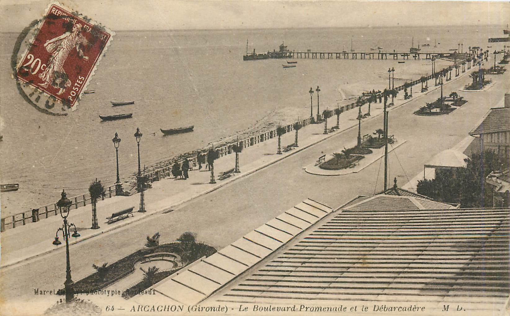 CPA Arcachon (Gironde) - Le Boulevard Promenade et le Debarcadere