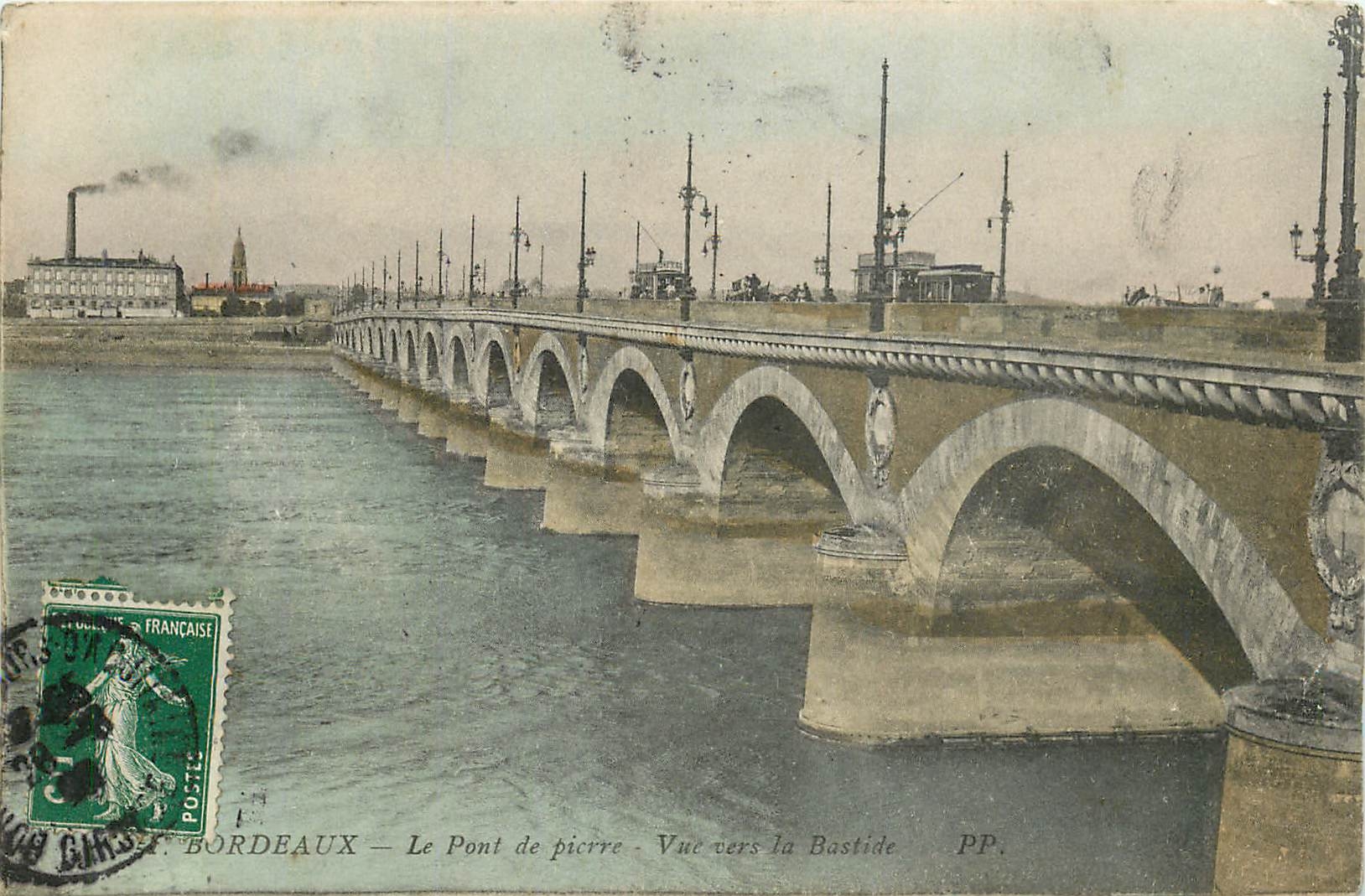 Bordeaux — Steinbrücke. Blick Richtung Bastide — PP.