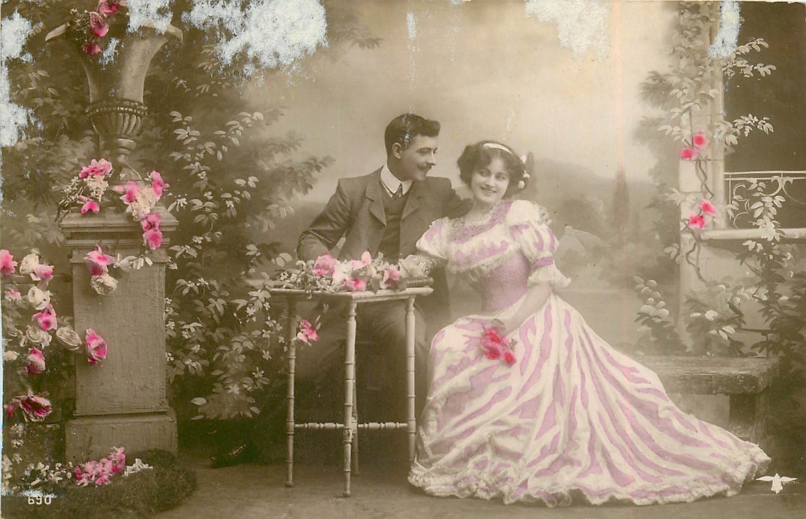 CPA Femme Fleurs