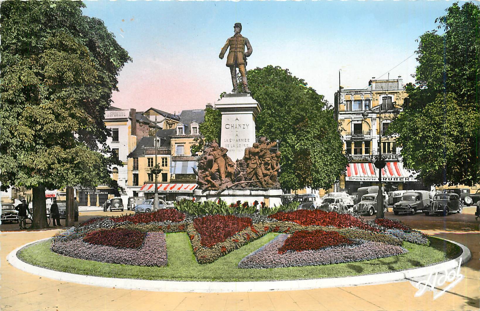 CPM Le Mans - Place de la Republique Statue du General Chanzy