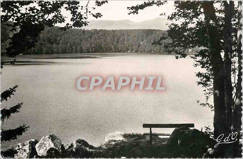 CPM Le Lac Pavin Le plus beau des lacs d'Auvergne