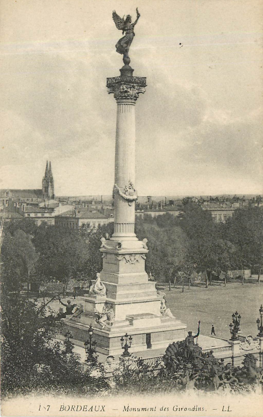 CPA Bordeaux - Monument des Girondins