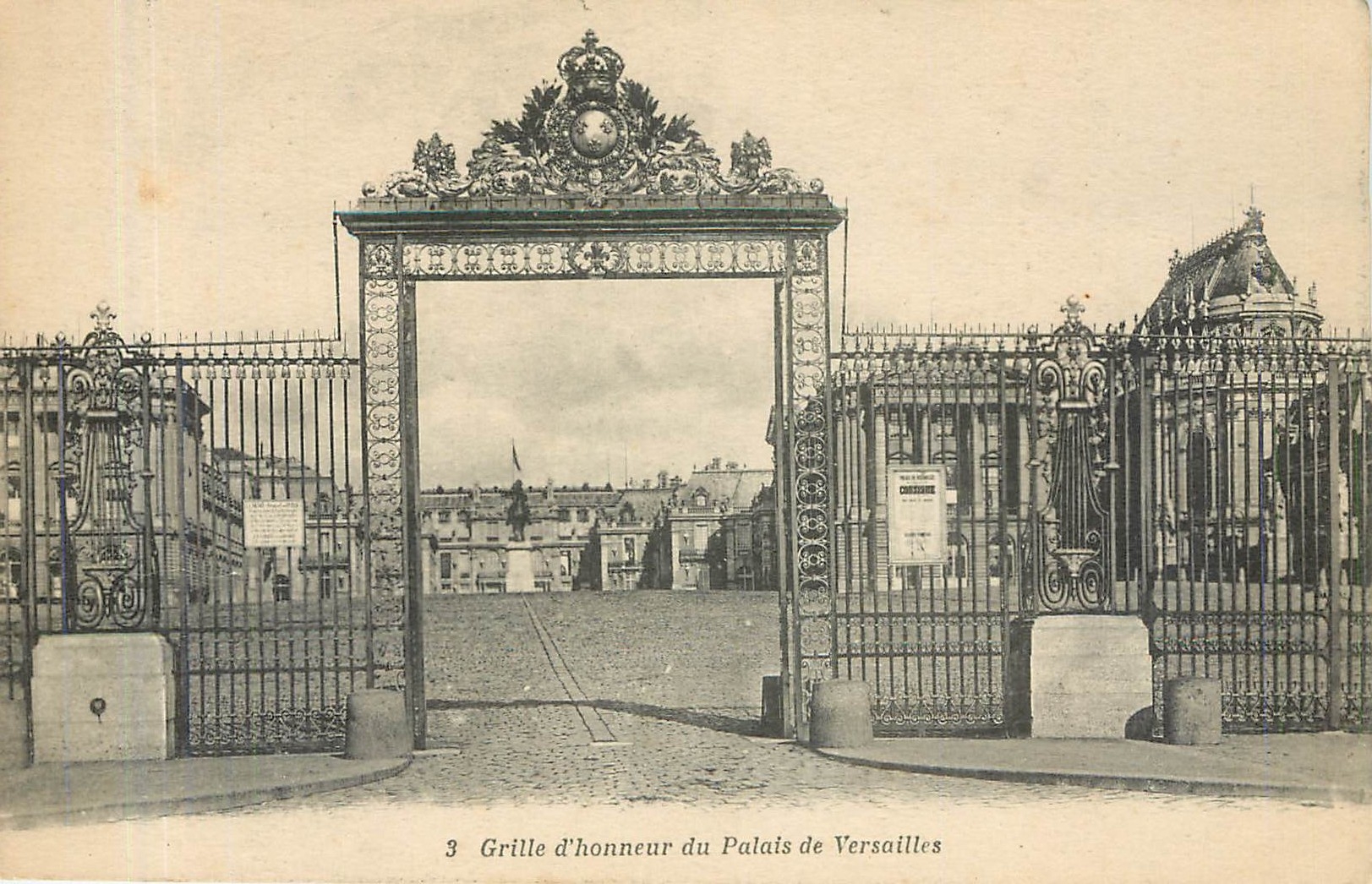 CPA Grille d'honneur du Palais de Versailles