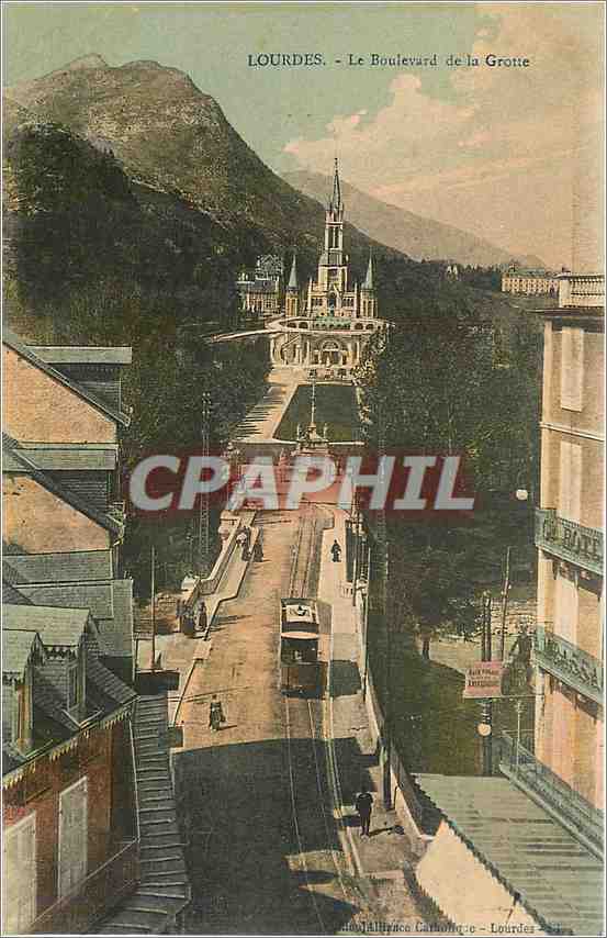 CPA Lourdes - Le Boulevard de la Grotte Tramway