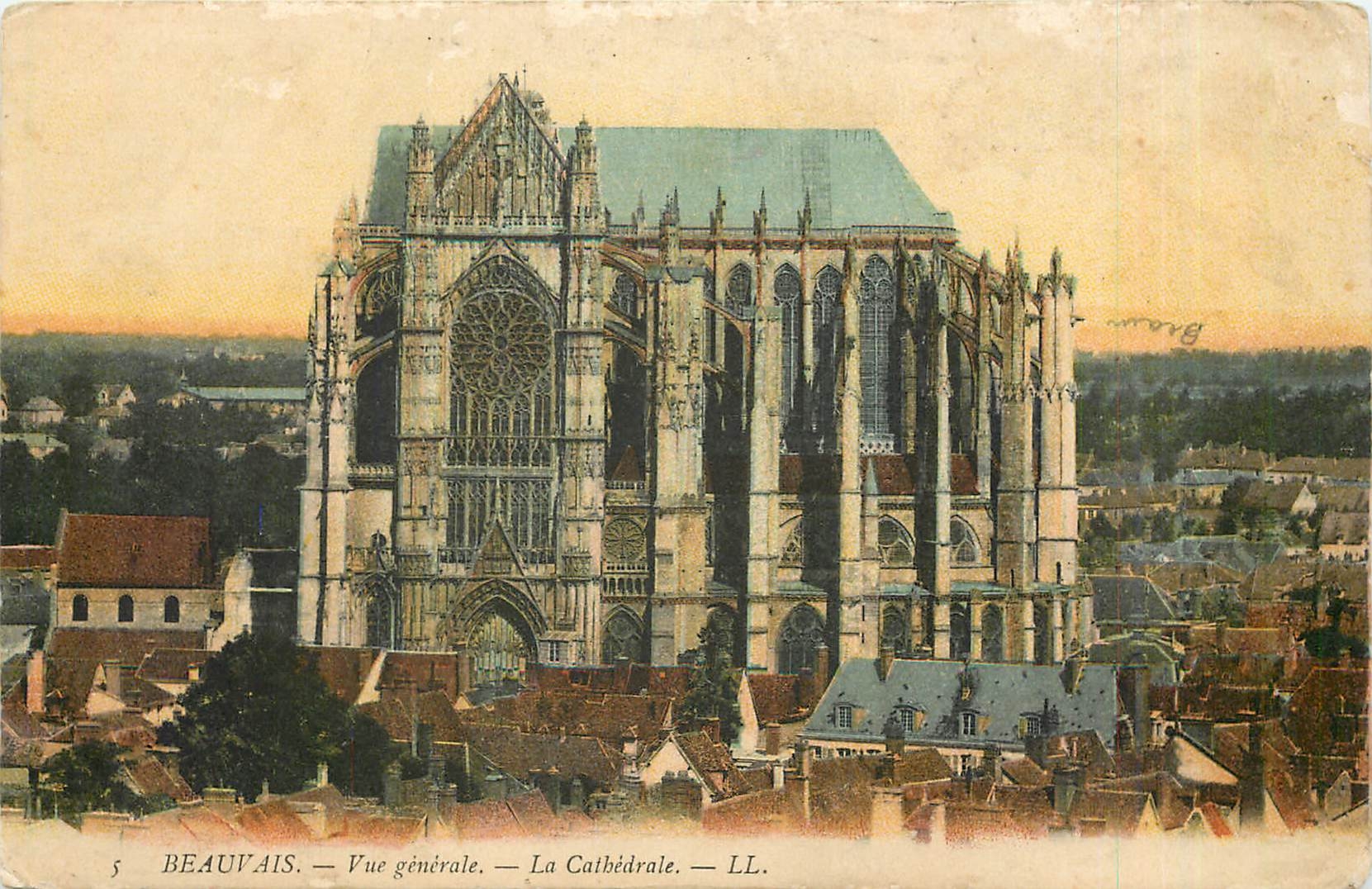CPA Beauvais - Vue generale - La Cathedrale