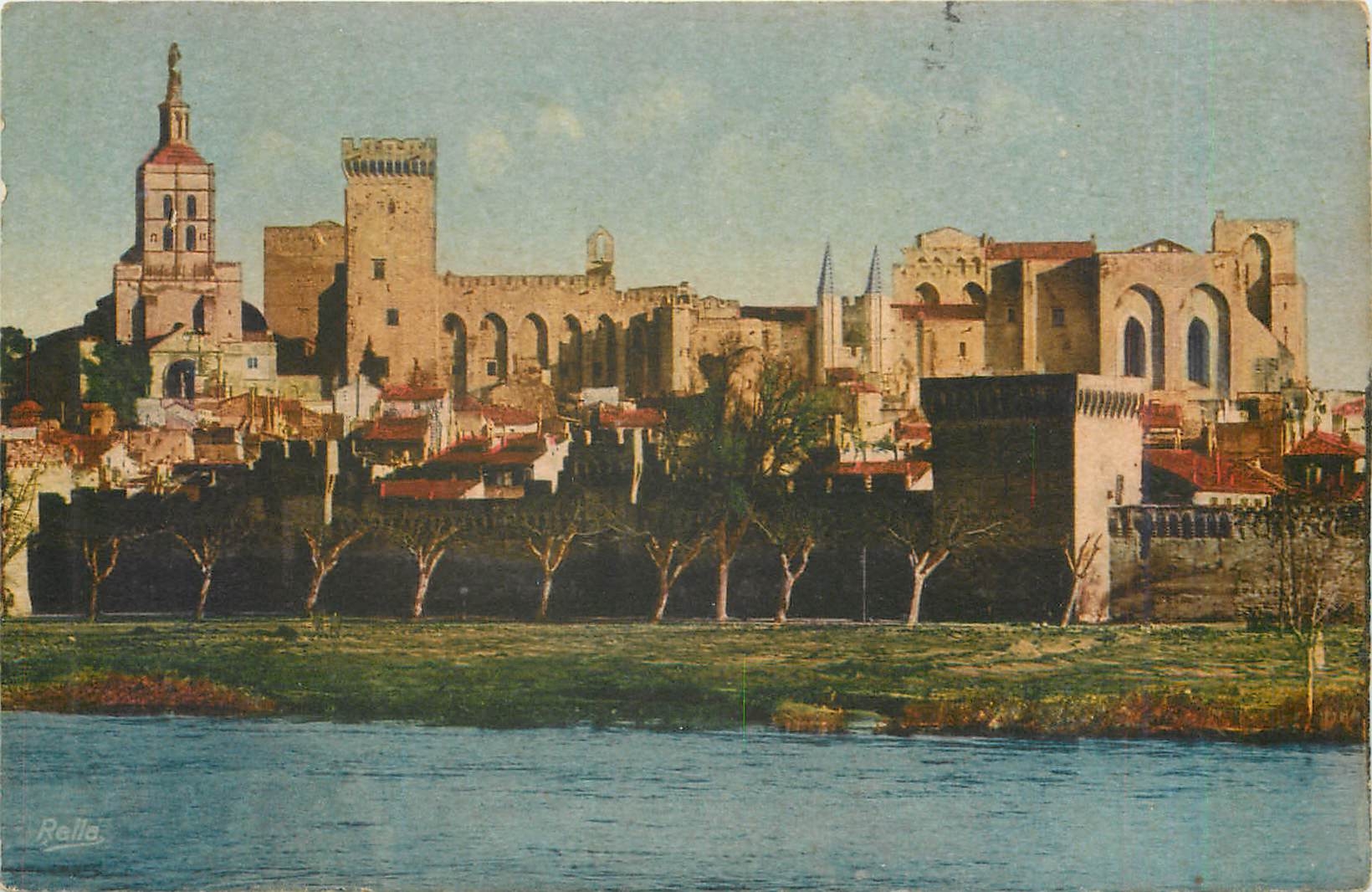 Avignon — Palais des Papes et Notre-Dame des Doms vus des berges du Rhône — Rella