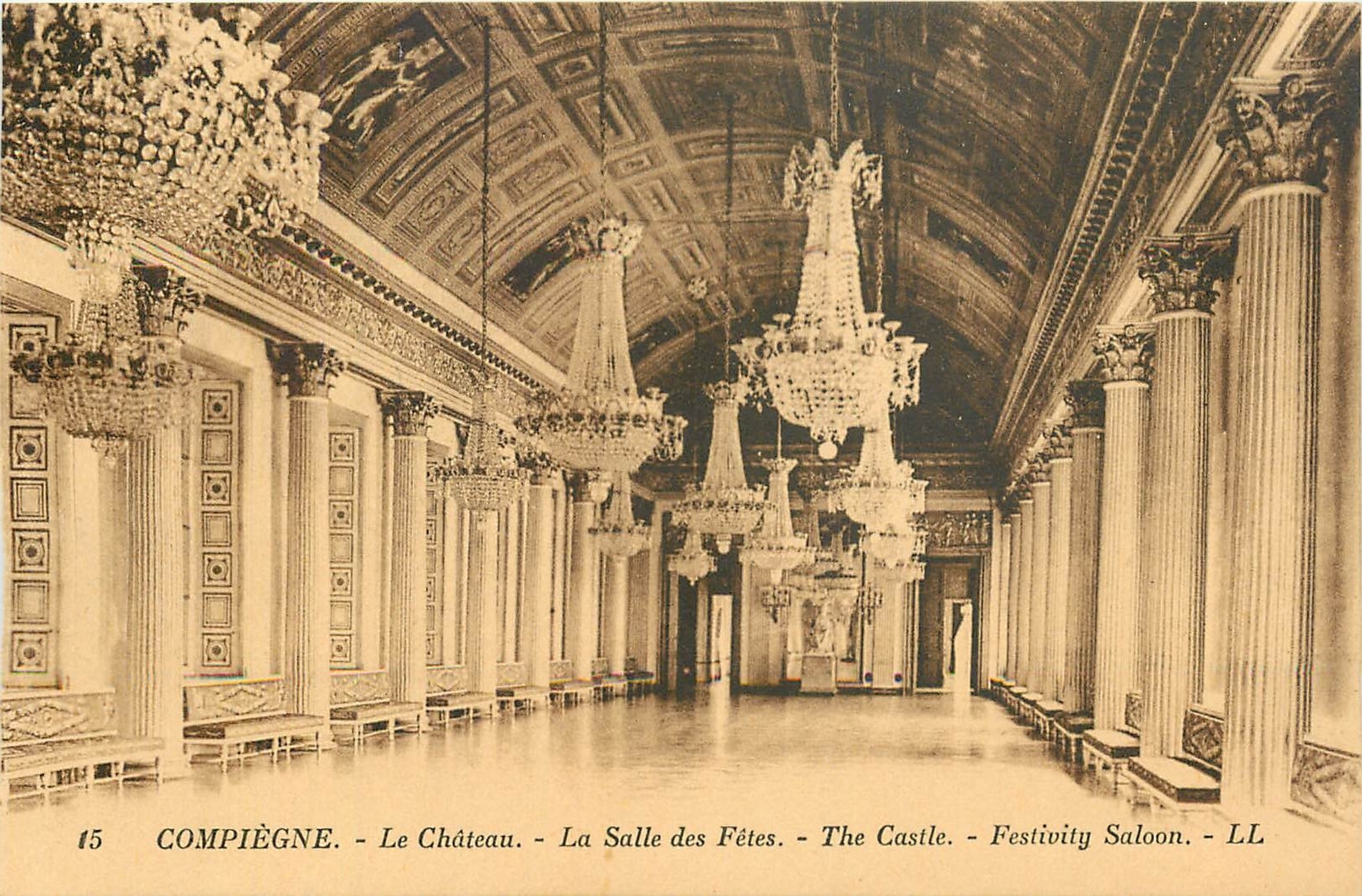CPA Compiegne - Le Chateau - La Salle des Fetes