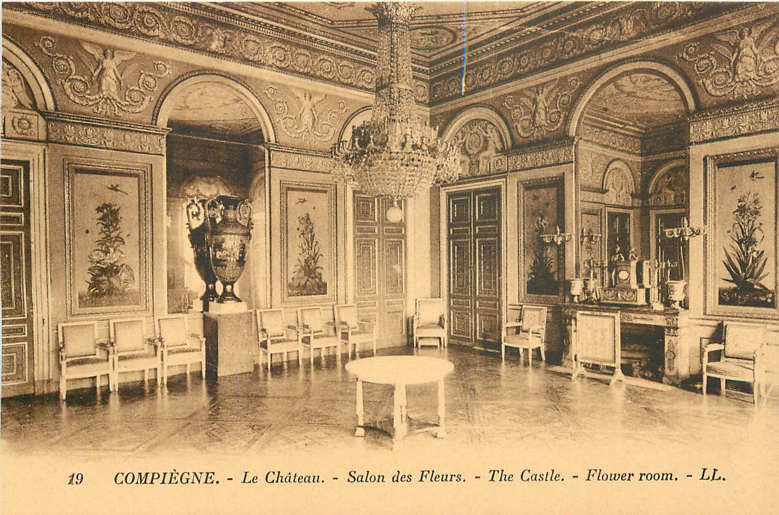 CPA Compiegne - Le Chateau - Salon des Fleurs