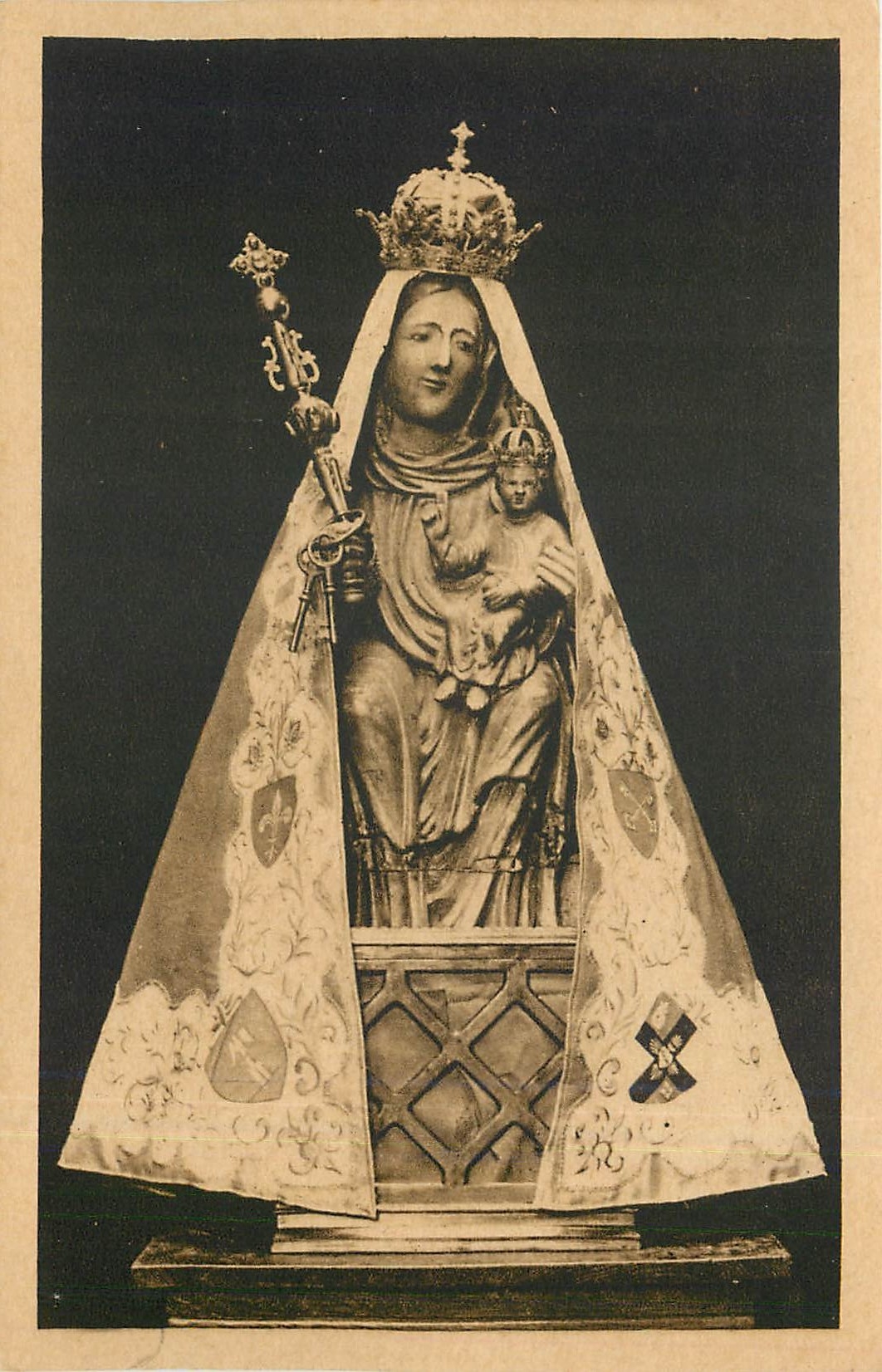 CPA Lille - Basilique-Cathedrale Notre-Dame de la Treille