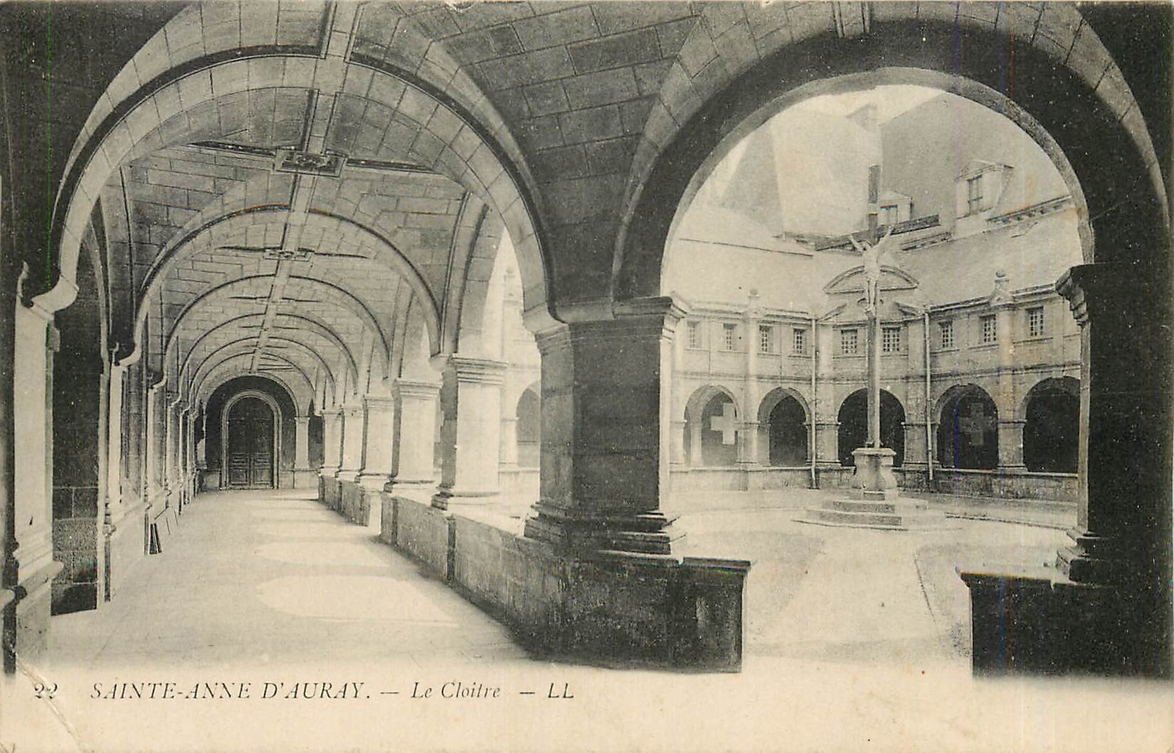 CPA Sainte-Anne d'Auray - Le Cloitre