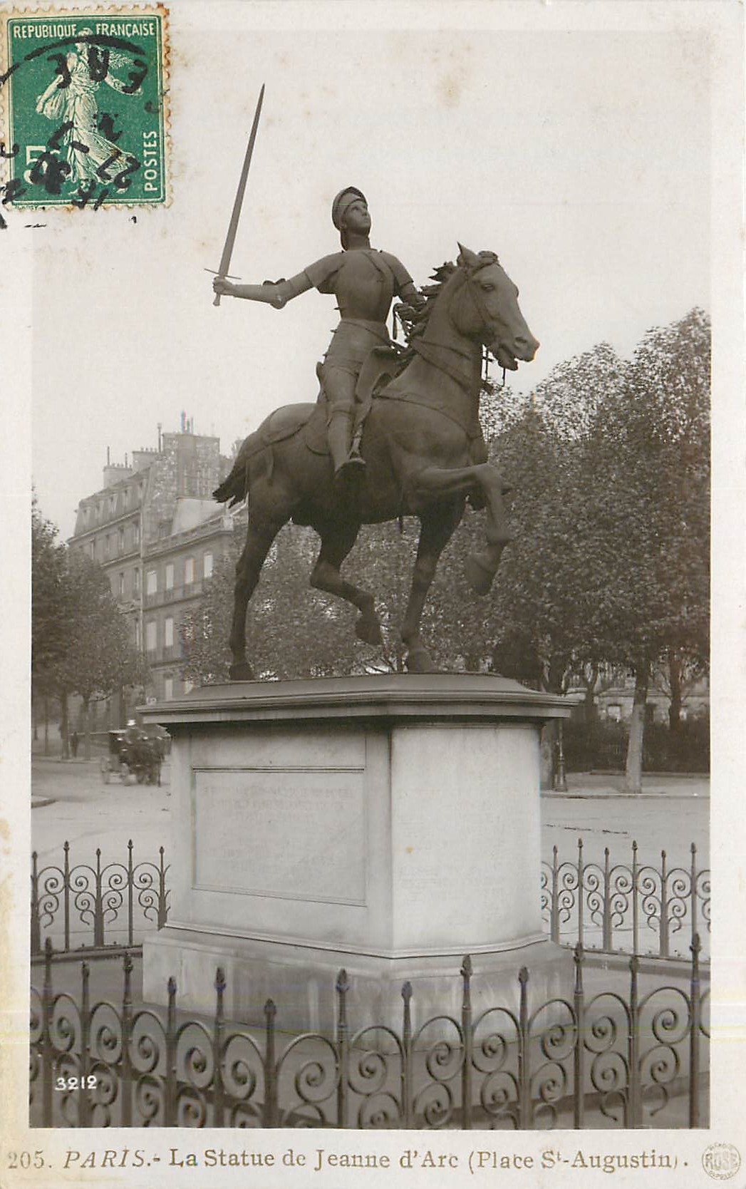 CPA Paris - La Statue de Jeanne d'Arc