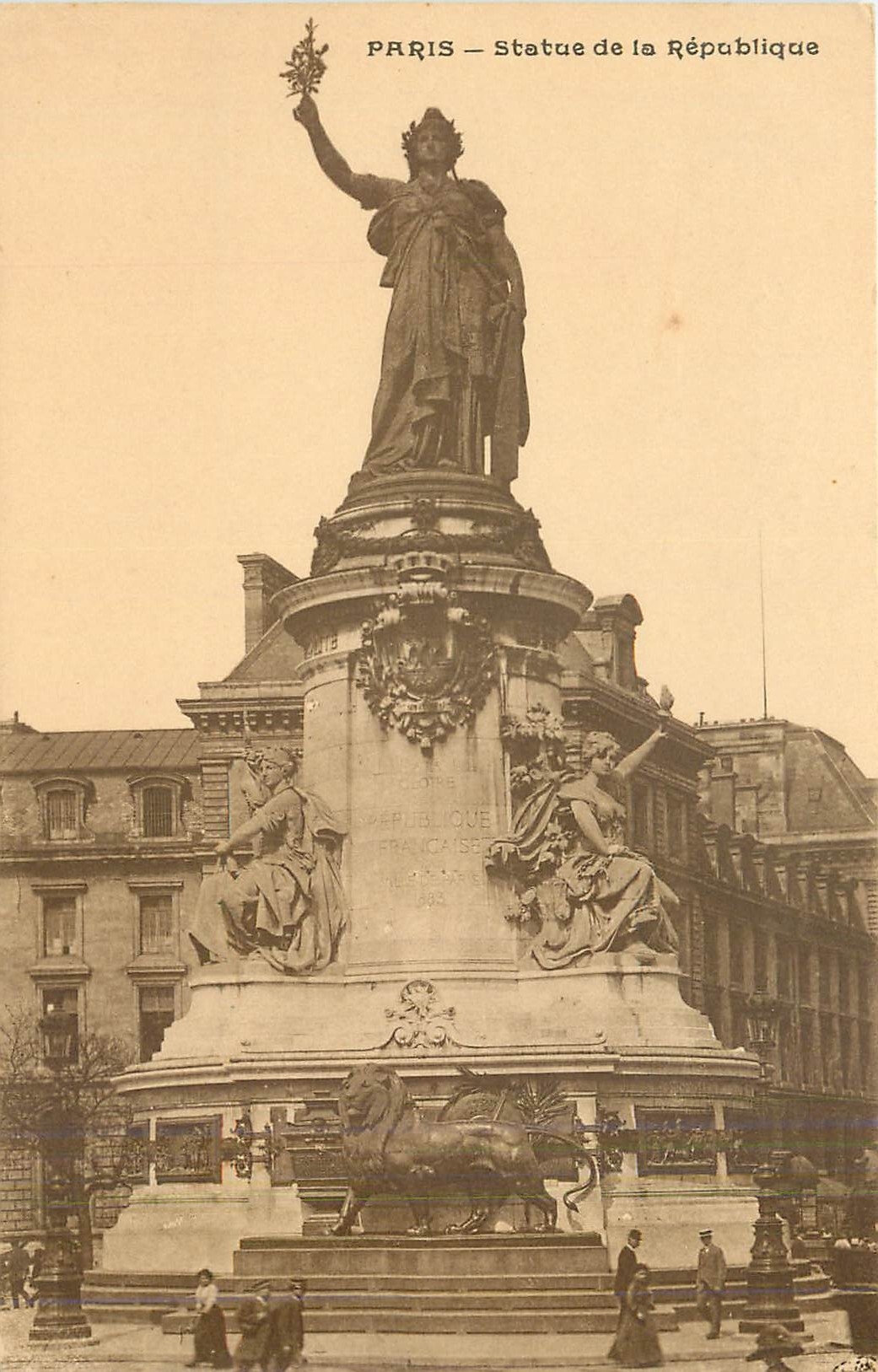 CPA Paris - Statue de la Republique Lion