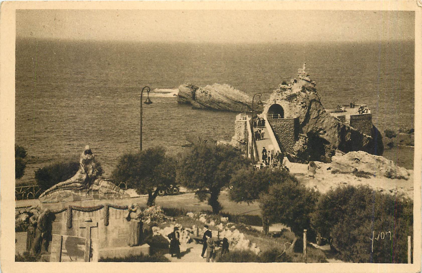 Biarritz (Basses-Pyrénées) — Le Rocher de la Vierge vu du Sémaphore — Les Éditions d'Art Français
