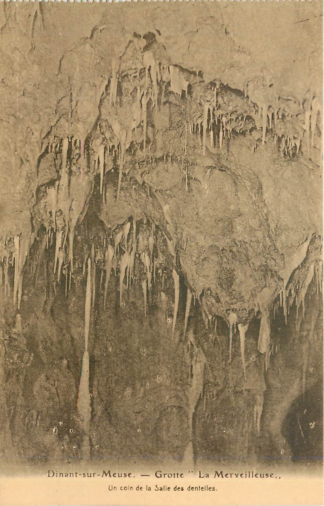 CPA Dinant-sur-Meuse - Grotte ''La Merveilleuse''