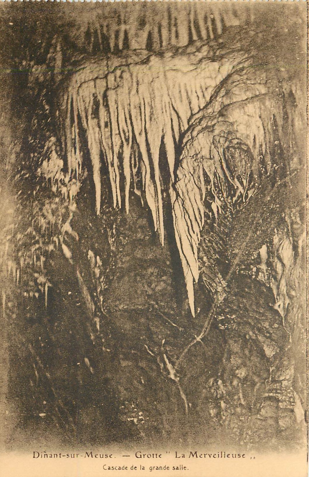 CPA Dinant-sur-Meuse - Grotte ''La Merveilleuse''