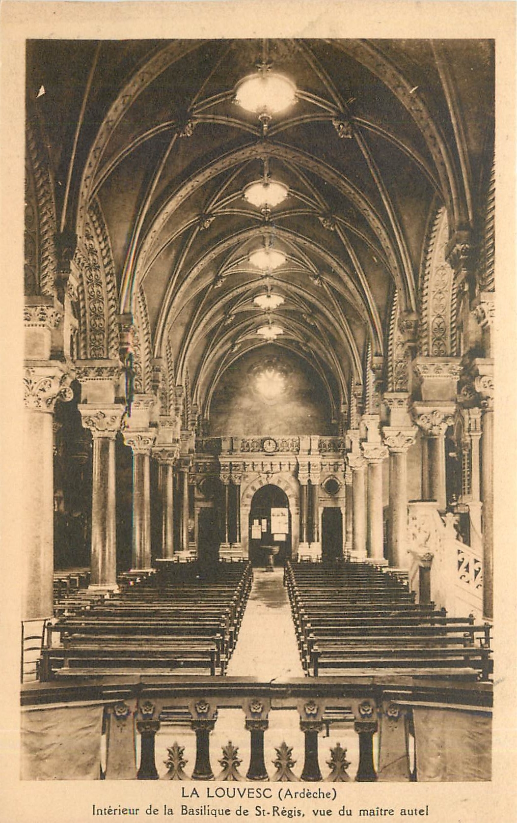 CPA La Louvesc Interieur de la Basilique de St-Regis vue du maitre autel