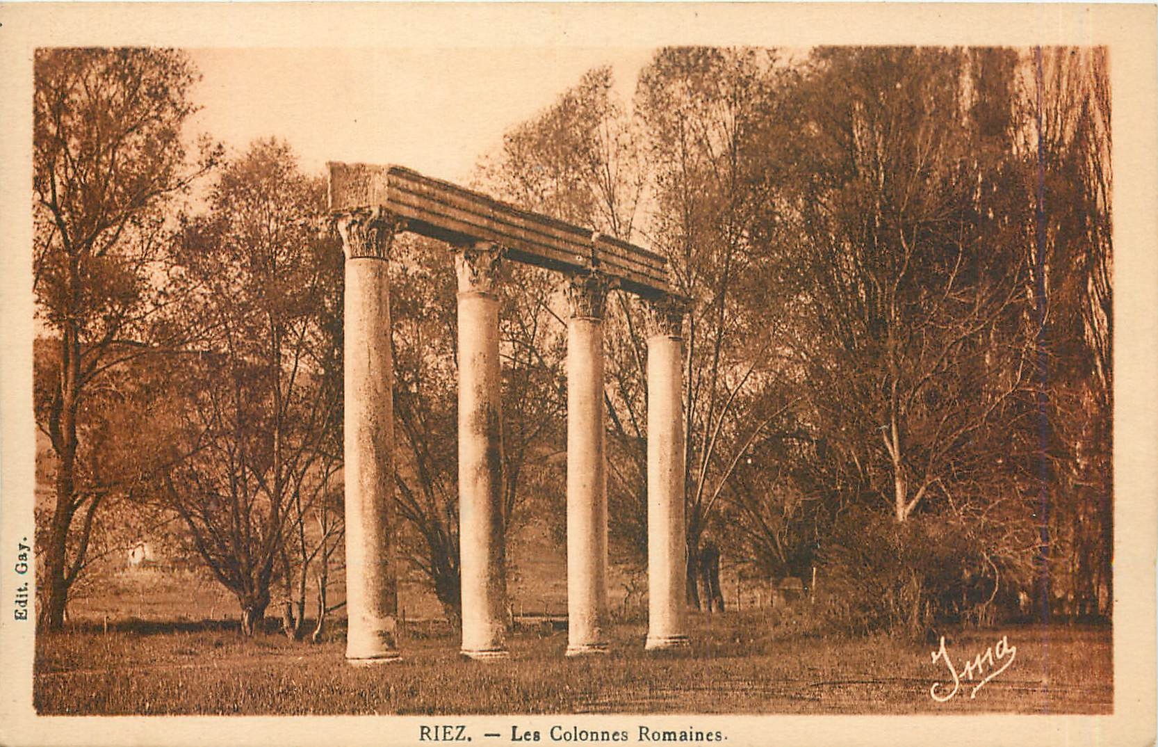 CPA Riez - Les Colonnes Romaines