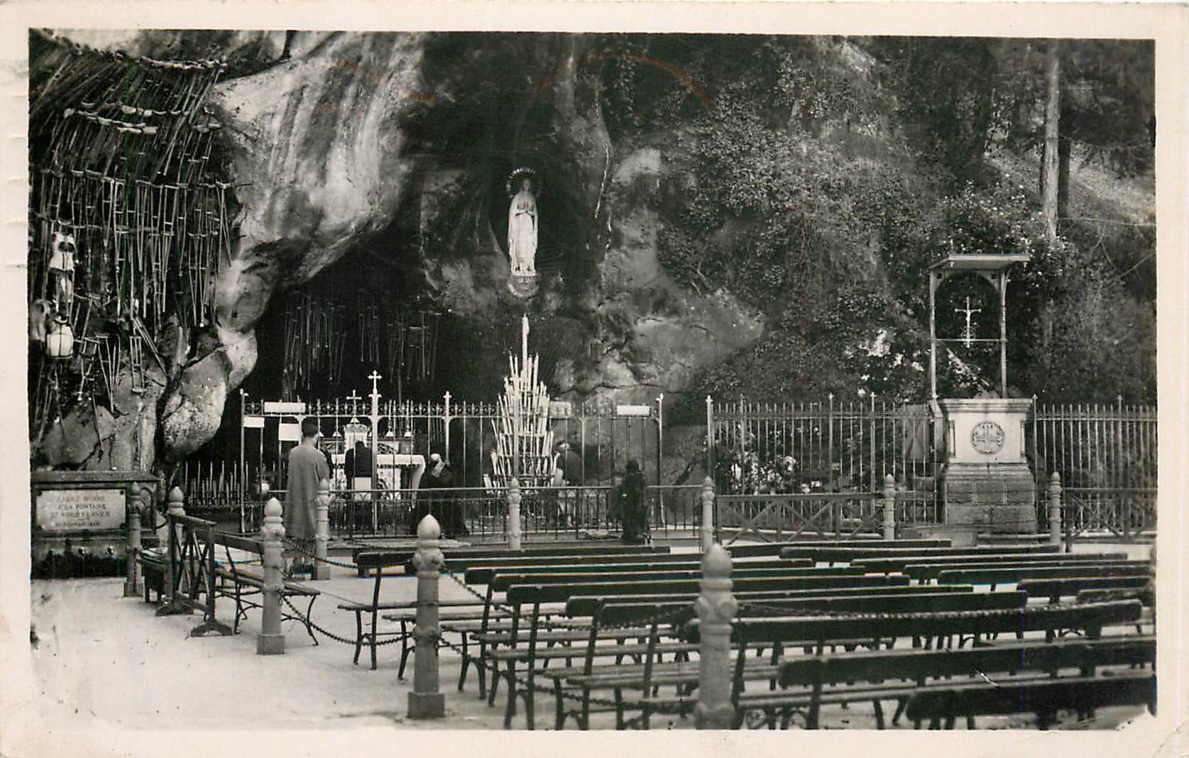 CPA Lourdes La Grotte Miraculeuse