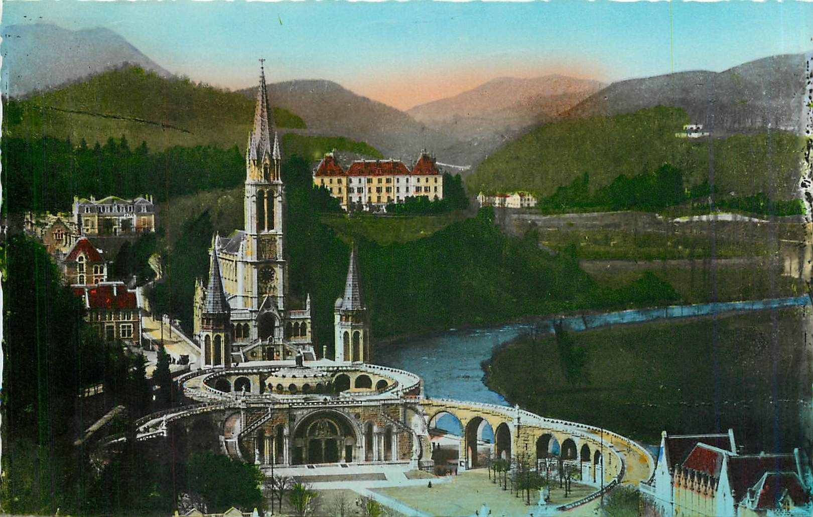 CPA Lourdes La Basilique vue du Chateau-Fort