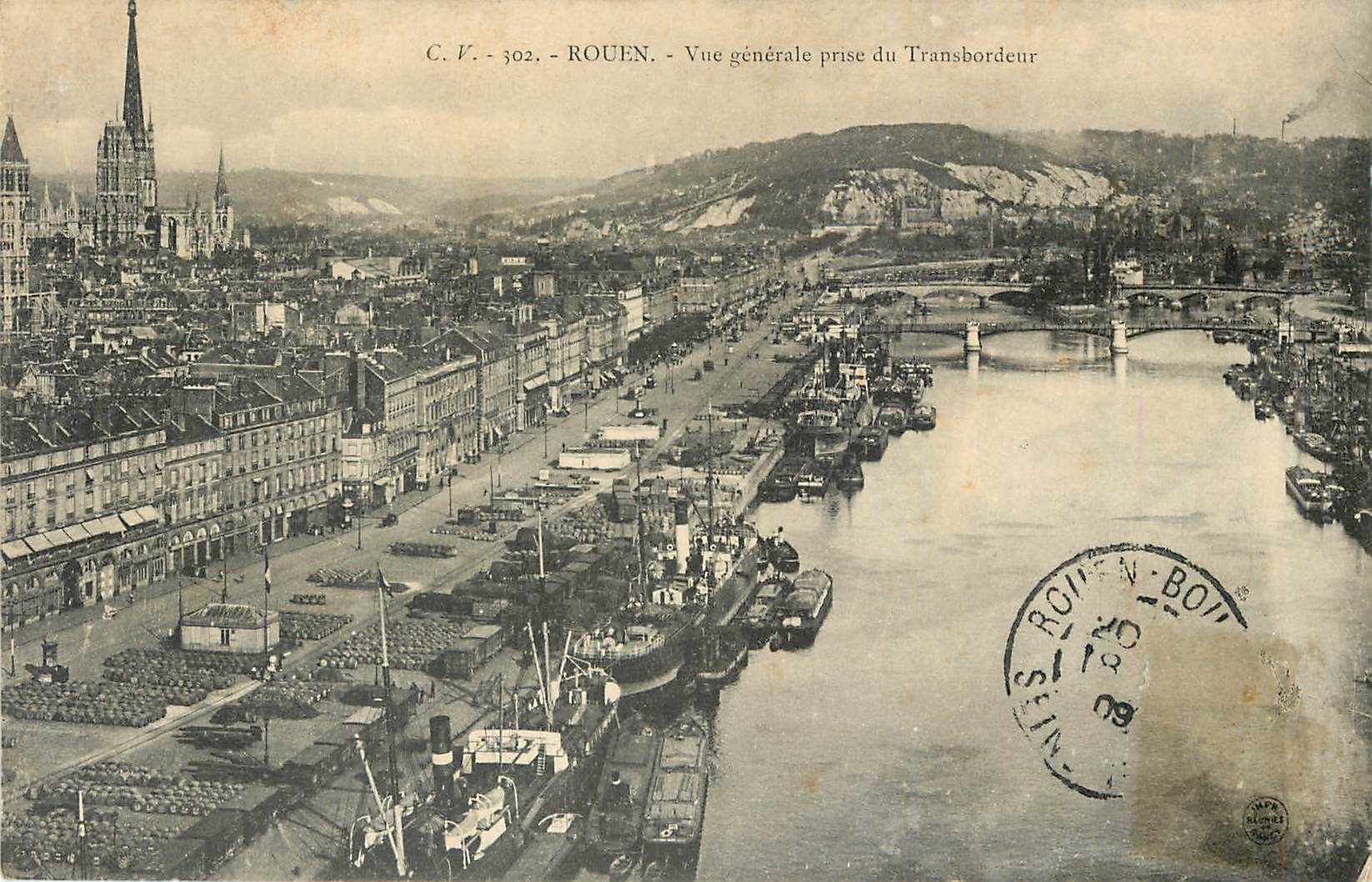 CPA Rouen - Vue generale prise du Transbordeur Bateaux