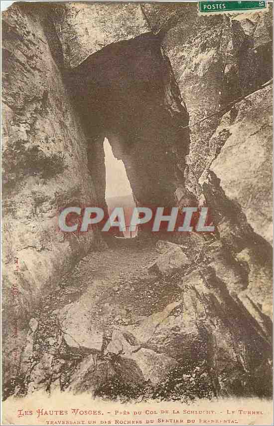 CPA Les Hautes Vosges Pres du col de la Schlucht Le tunnel traversant un des rochers du sentier de F