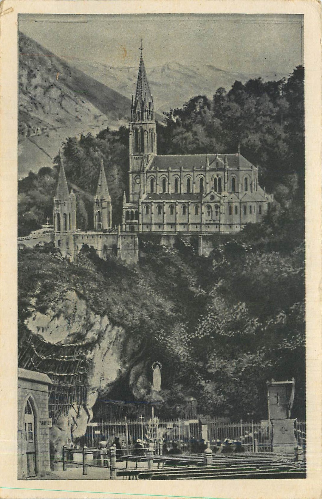 CPA Lourdes La Grotte et la Basilique