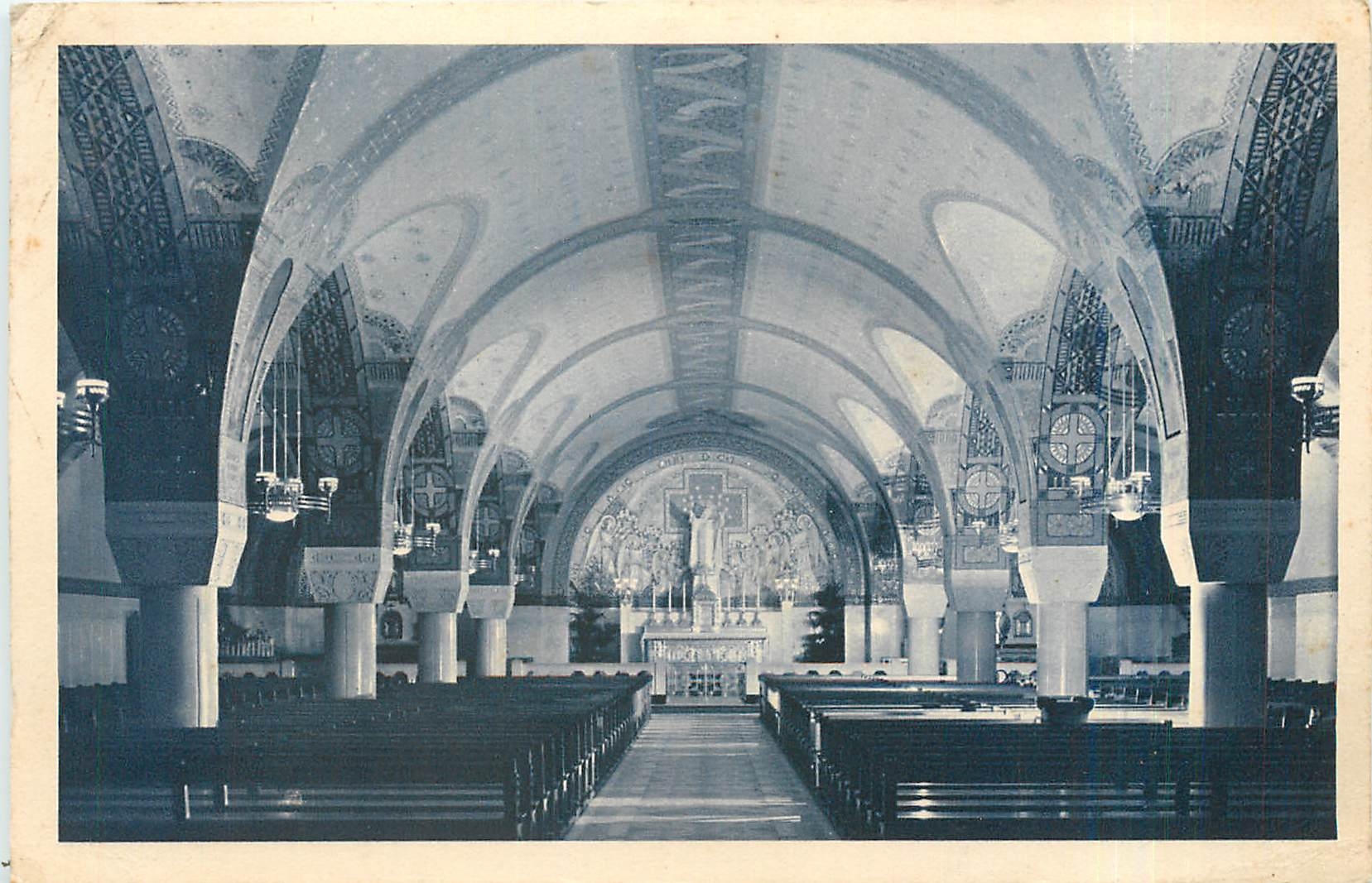 CPA La Basilique de Lisieux La Crypte - Vue Generale