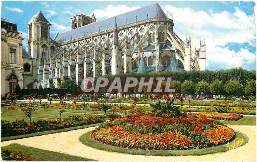 CPM Bourges Les jardins de l'hotel de ville et la cathedrale Saint-Etienne