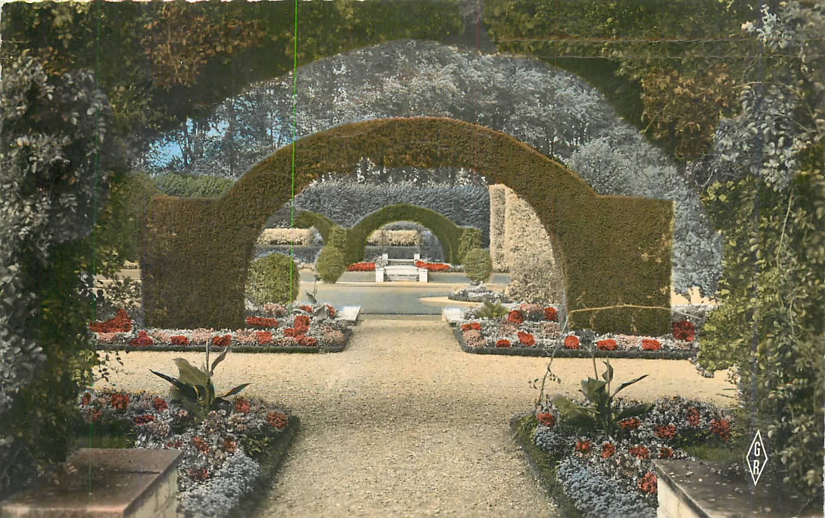 CPM Bourges Le Beau Jardin des Pres-Fichaux