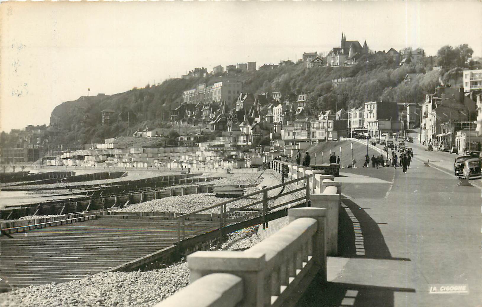 CPM Le Havre Promenade de la plage et montee a Saint-Adresse