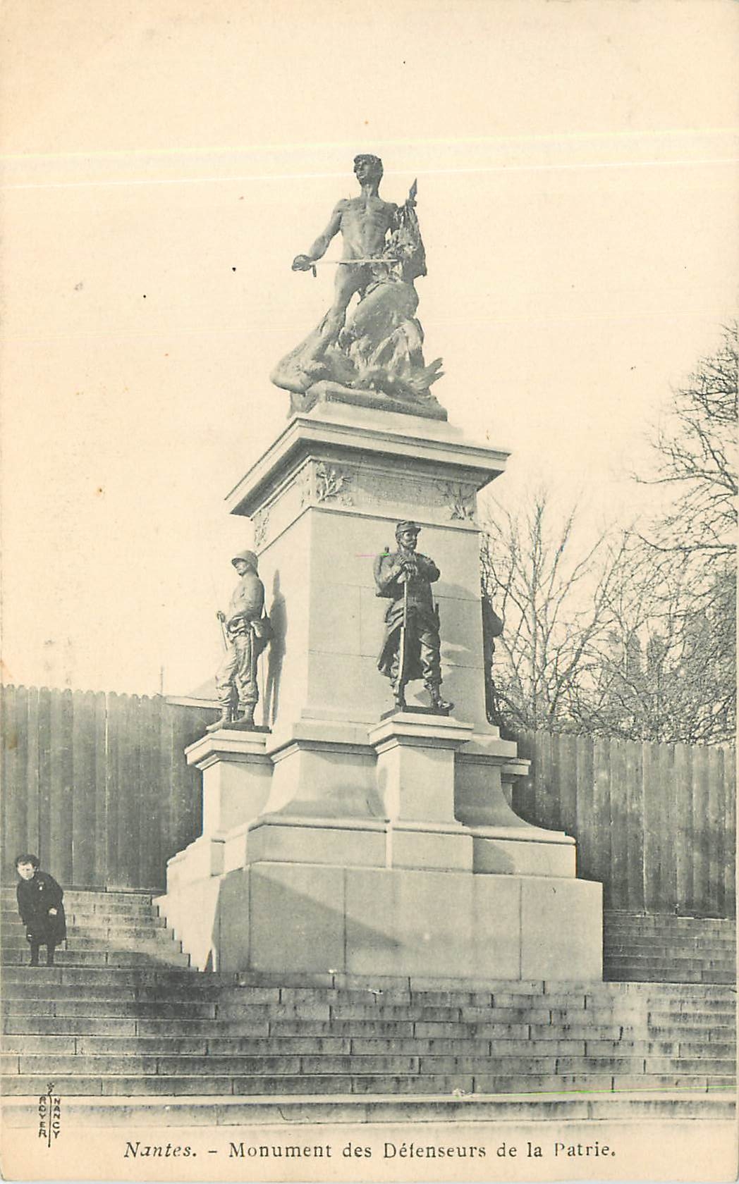 CPA Nantes - Monument des Delenseurs de la Patrie