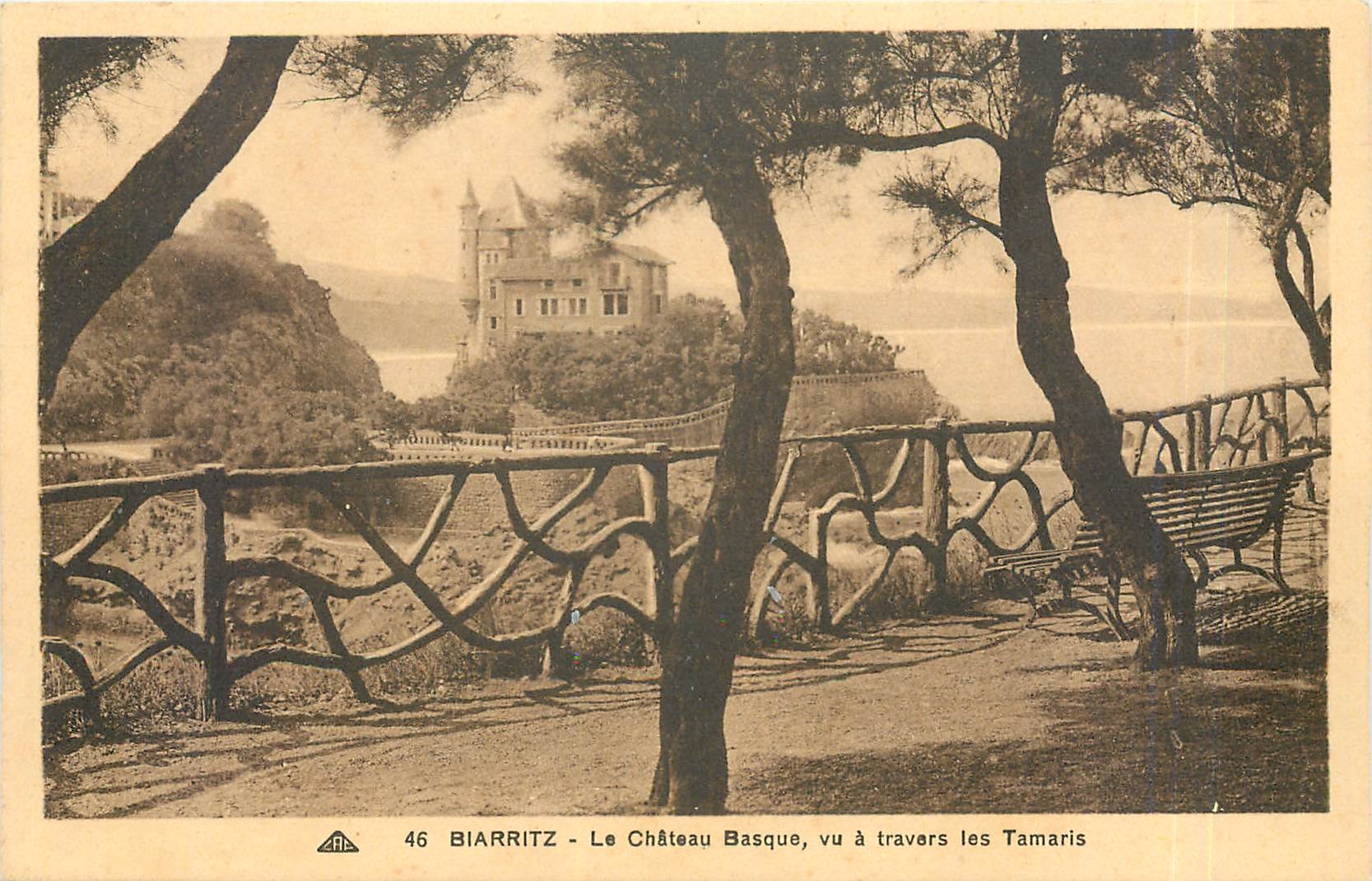 Biarritz - Le Château Basque, vu à travers les Tamaris — éditeur A.P.L. n° 46