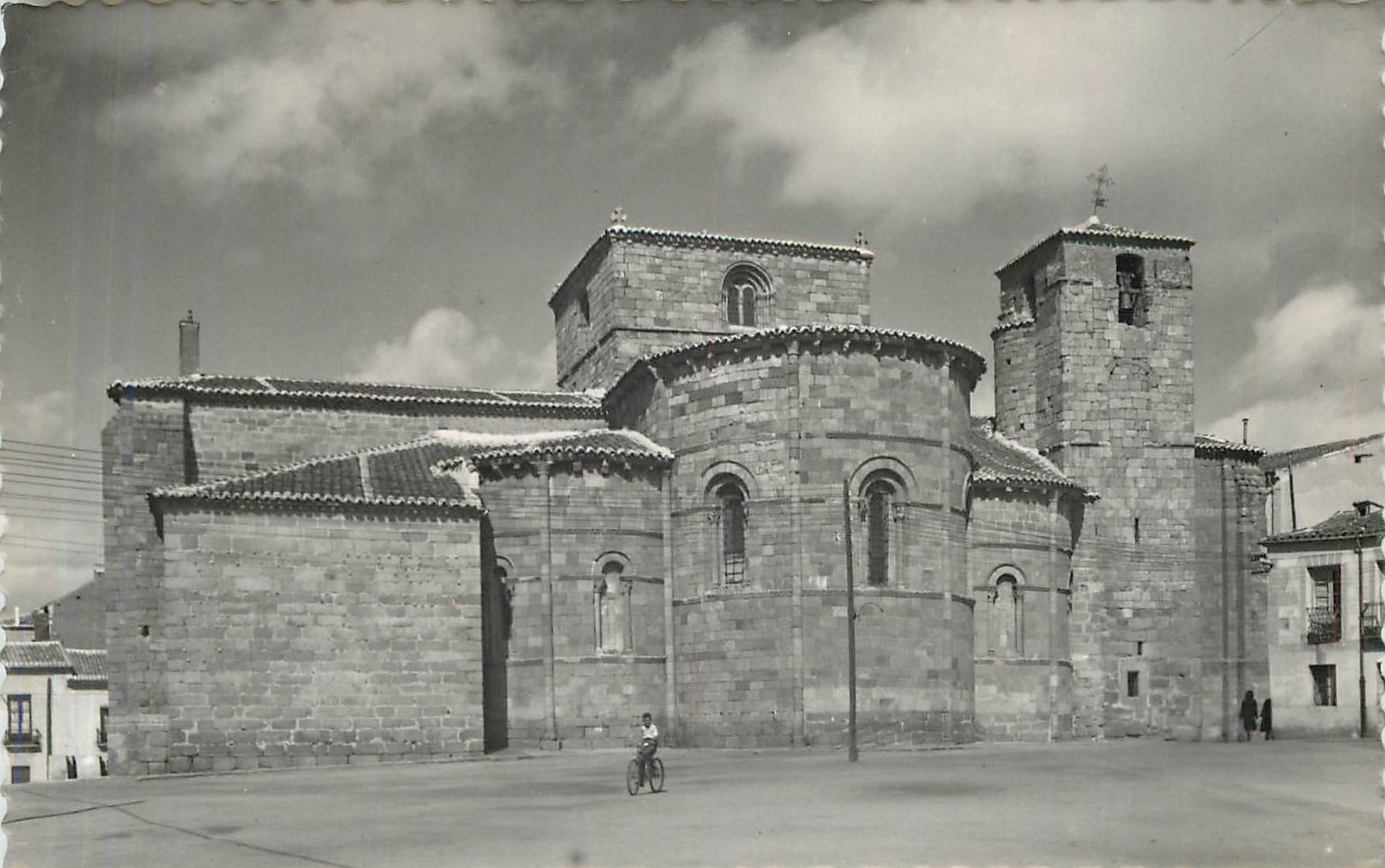 CPM Avila: Abside et clocher de l'eglise de Saint Pierre