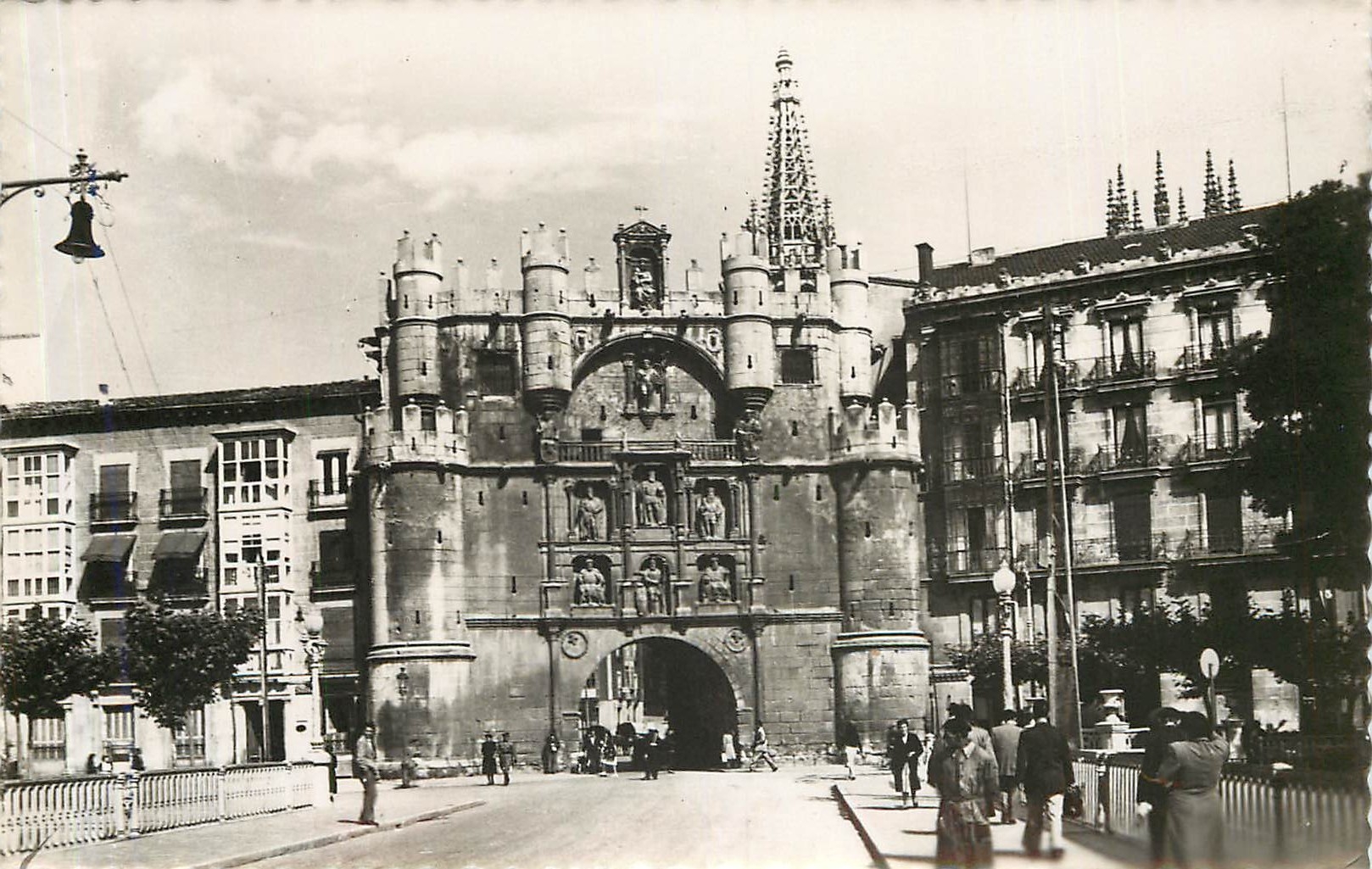 CPM Burgos: Arc et pont de la Sainte Vierge